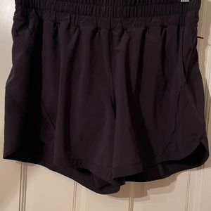 Lululemon Track That Mid-Rise 5” Shorts Black size 12